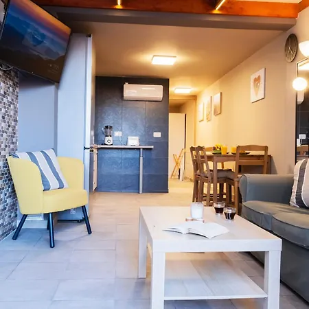 | Private Terrace | Surf Area | Relax Feriehus